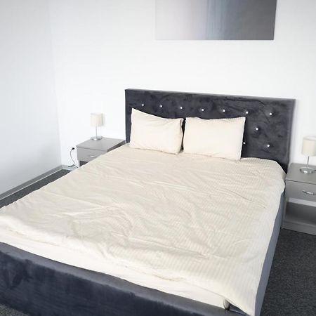 Luana Airport Apartments #5 Отопени Екстериор снимка
