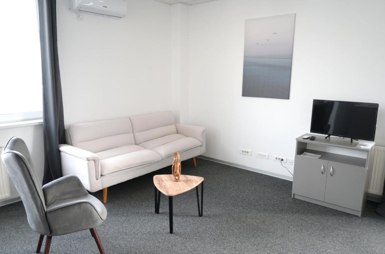 Luana Airport Apartments #5 Отопени Екстериор снимка