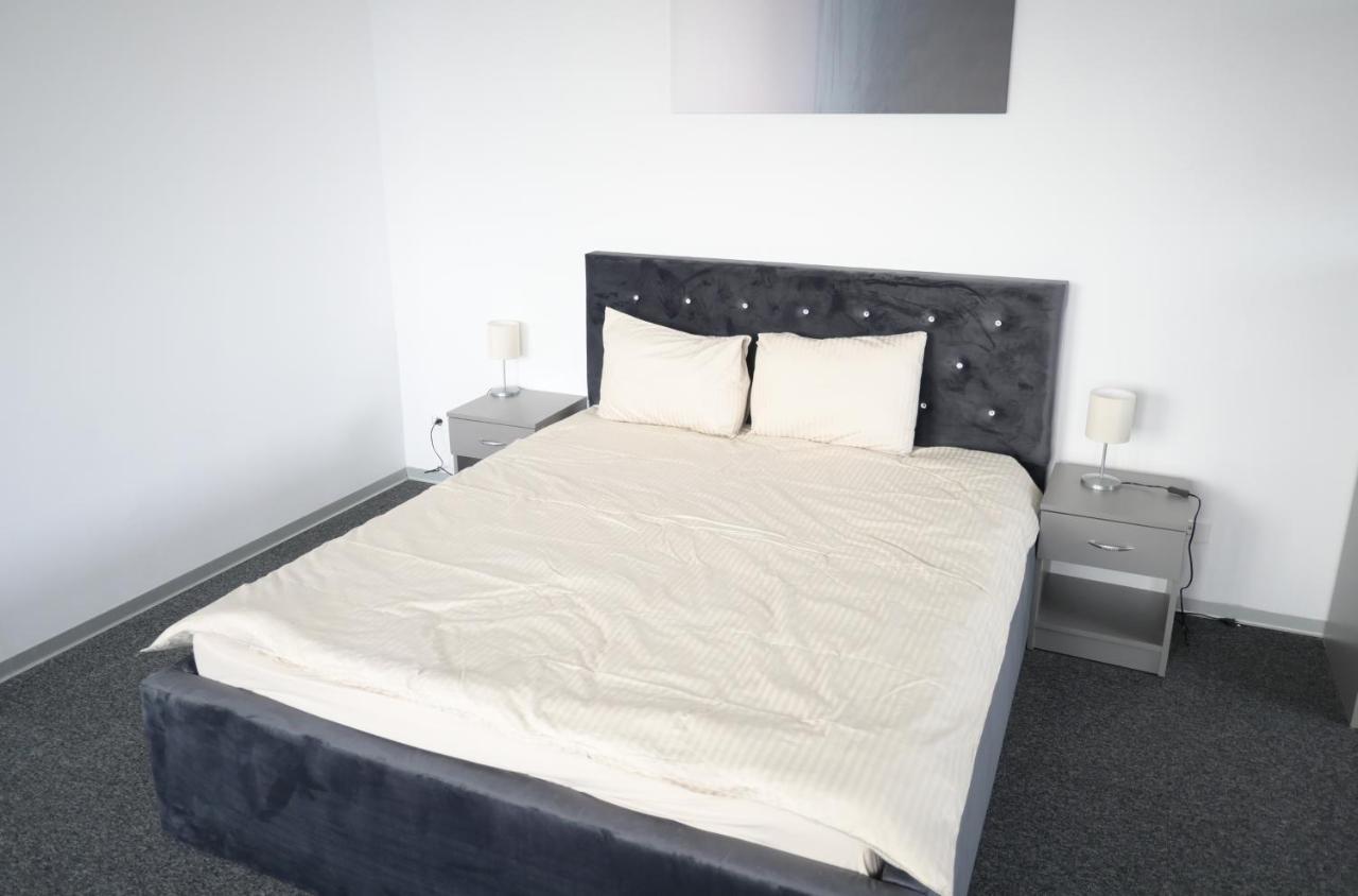 Luana Airport Apartments #5 Отопени Екстериор снимка
