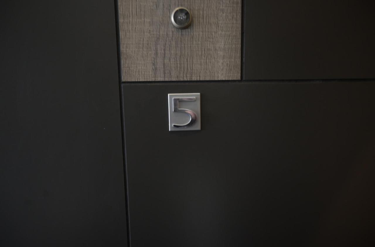Luana Airport Apartments #5 Отопени Екстериор снимка