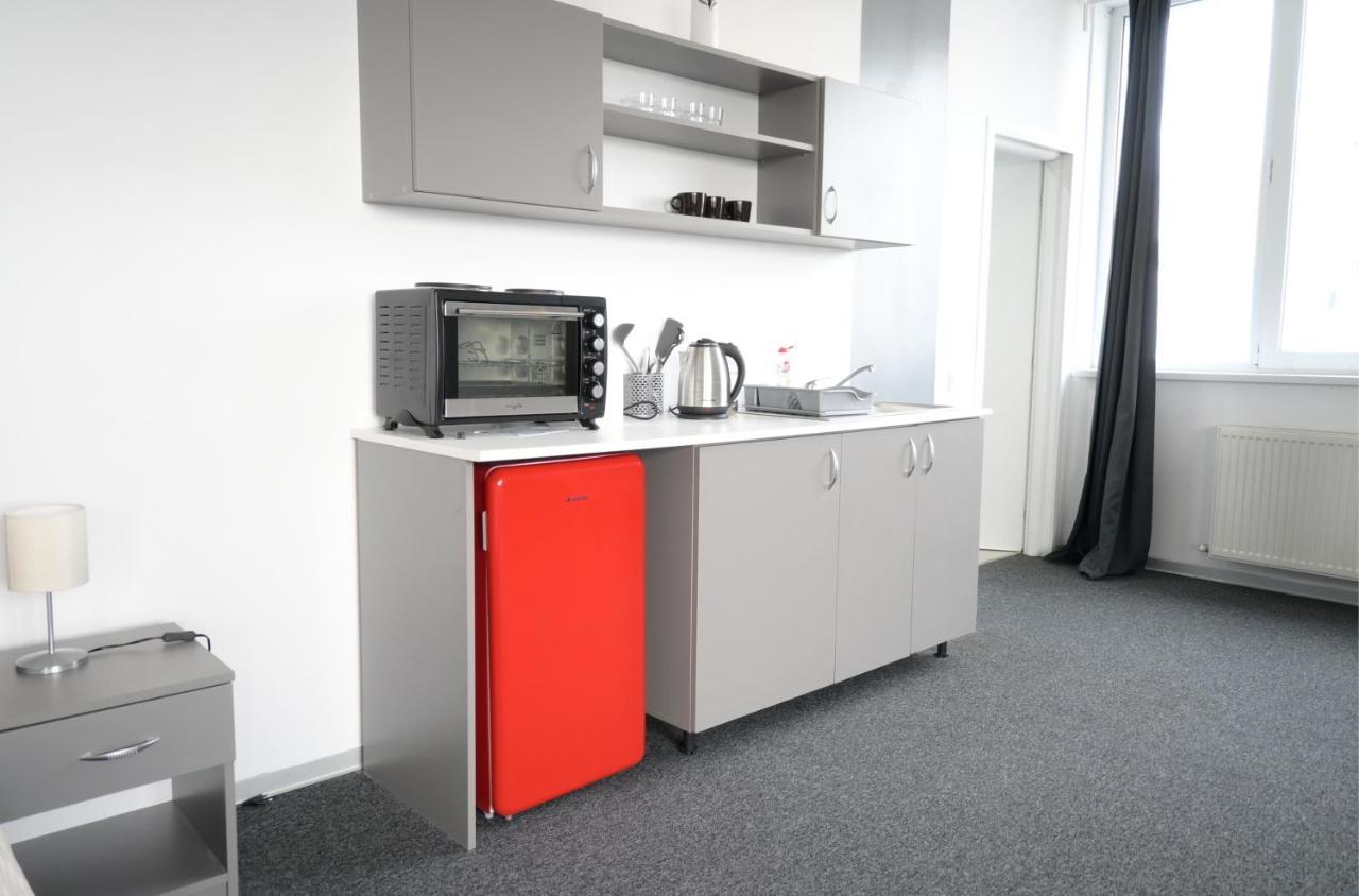 Luana Airport Apartments #5 Отопени Екстериор снимка